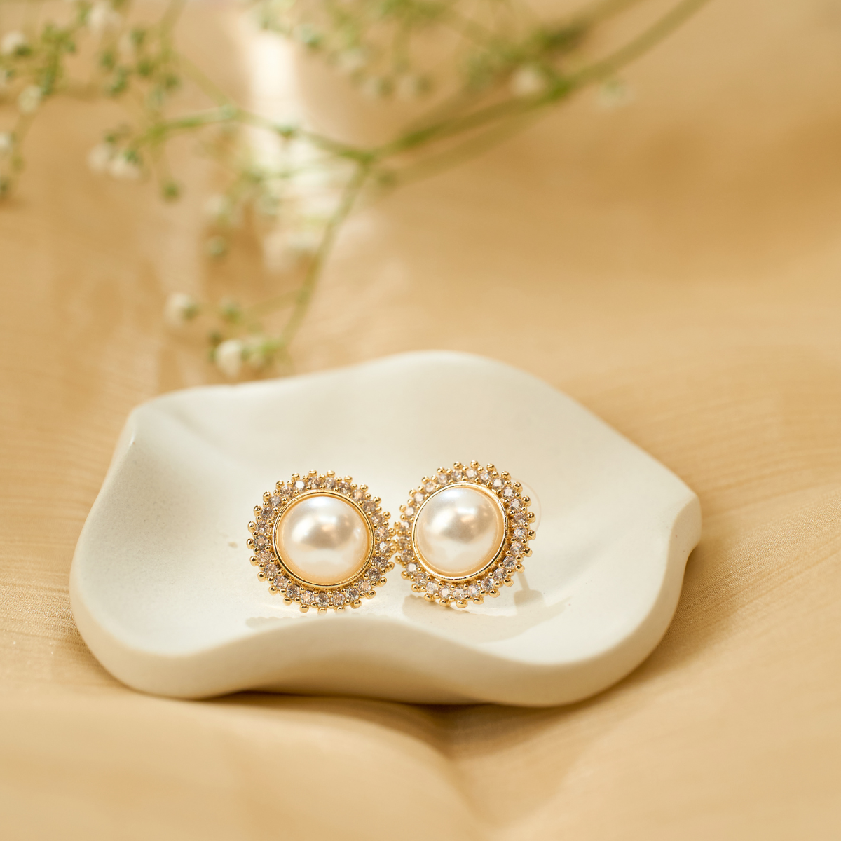 Pearl Halo Studs – Gold